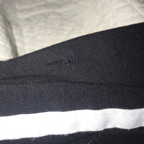 Shein black leggings with white strip - Picture 3 of 5